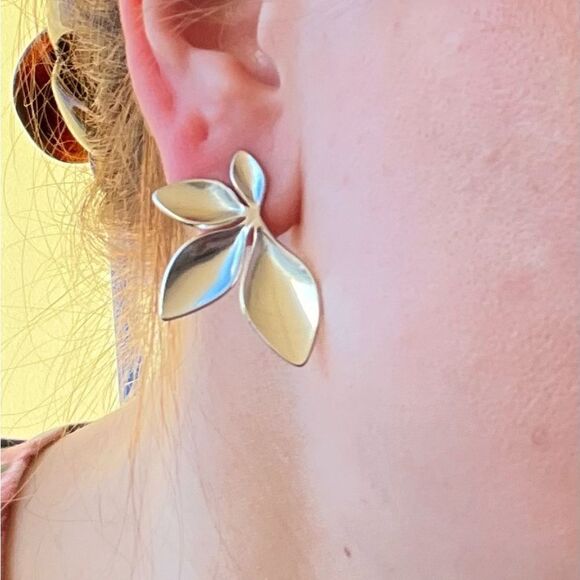 Flower Design Stud Earrings, Stainless Steel Jewelry - Picture 6 of 10